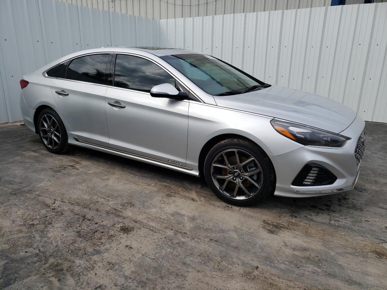 Photo 3 VIN: 5NPE34AB8JH688600 - HYUNDAI SONATA 