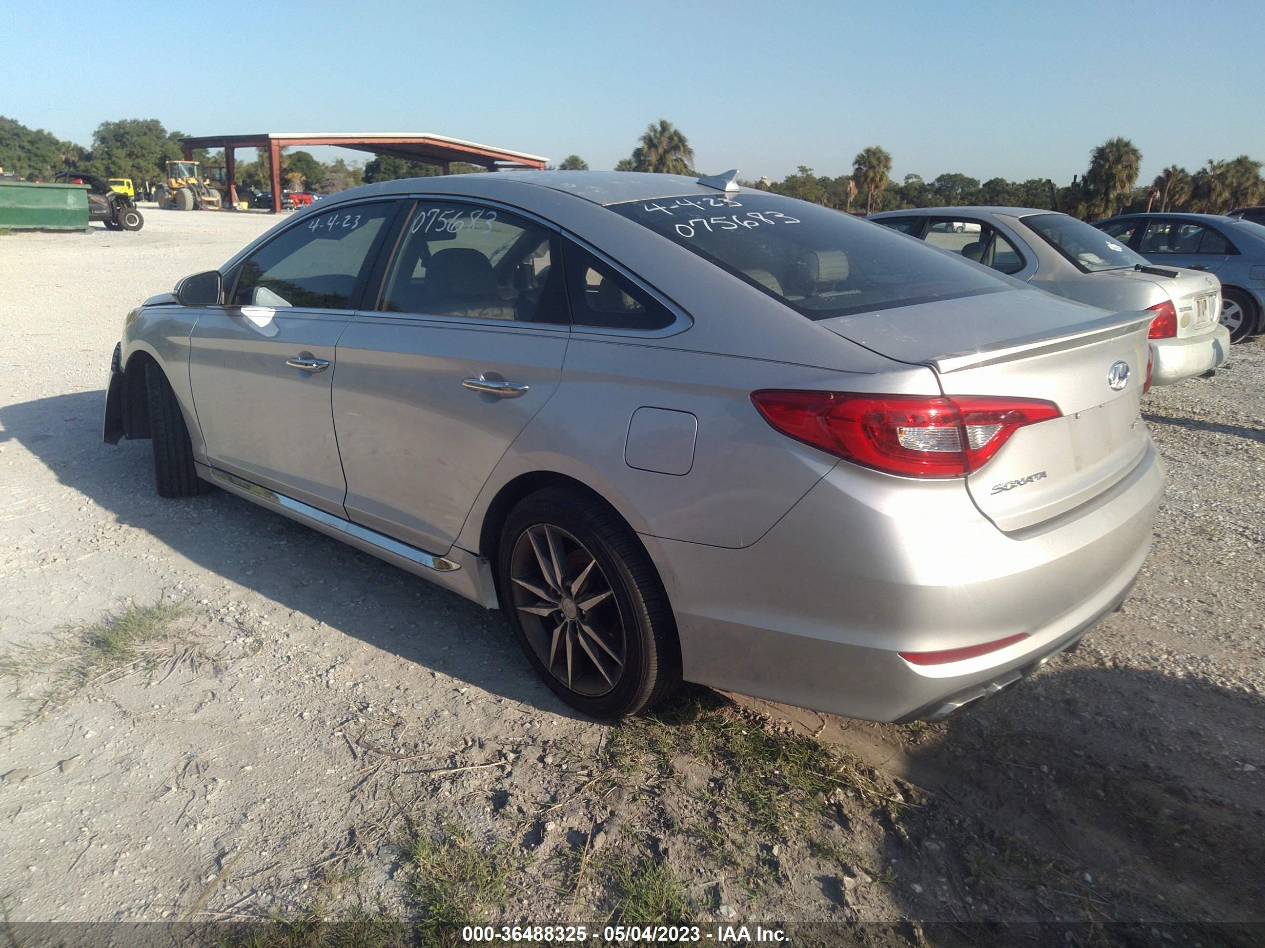 Photo 2 VIN: 5NPE34AB9FH075683 - HYUNDAI SONATA 