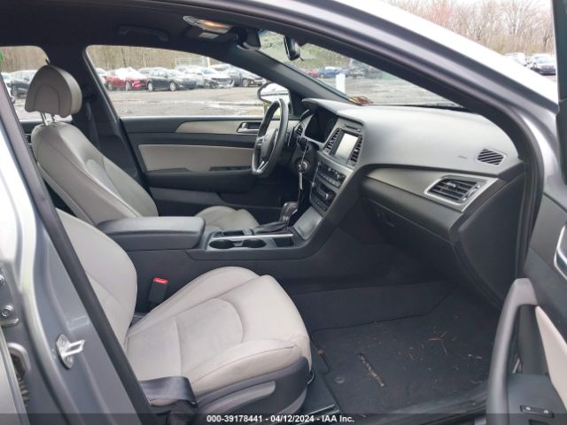 Photo 4 VIN: 5NPE34AB9HH513668 - HYUNDAI SONATA 