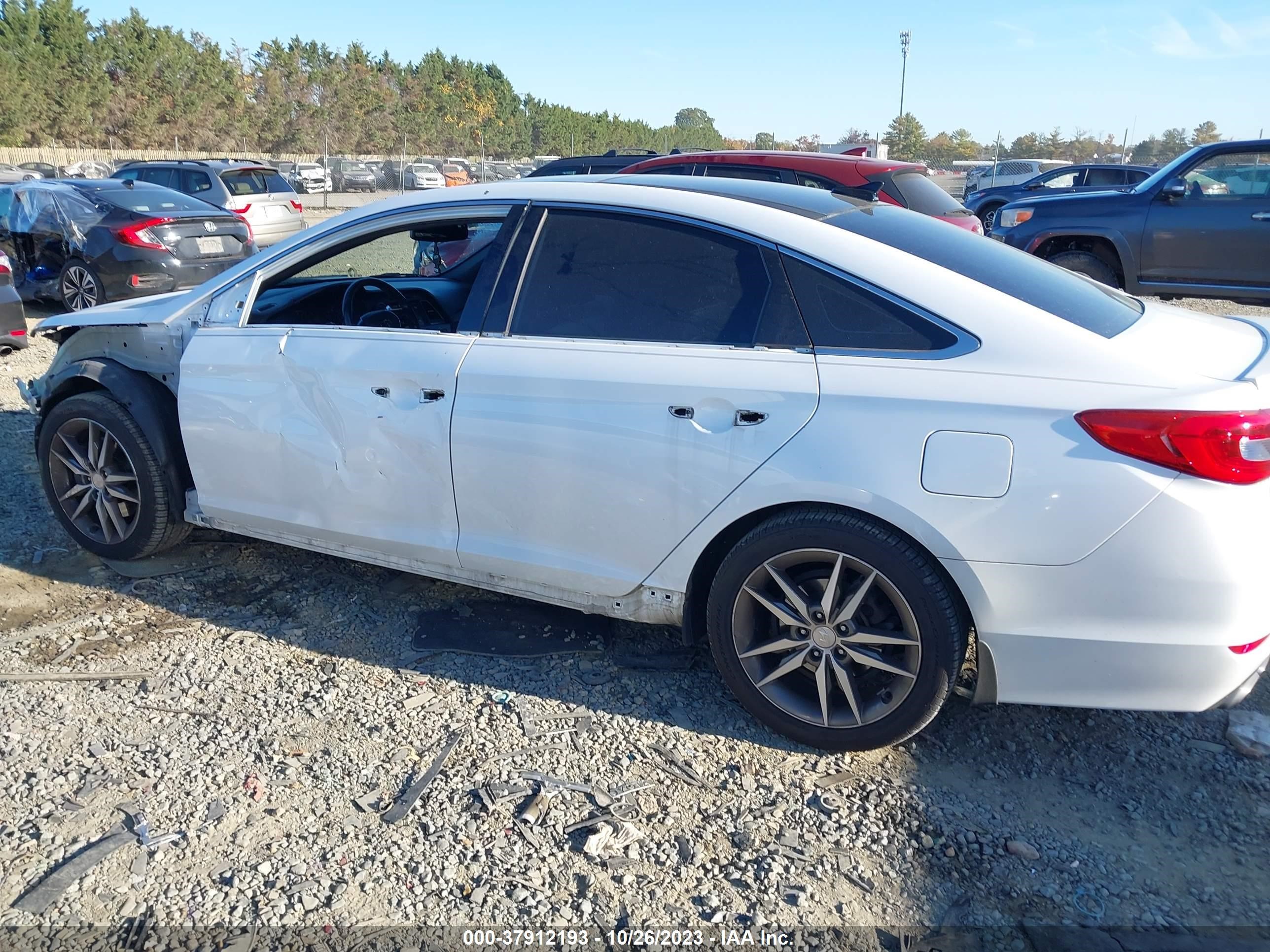 Photo 13 VIN: 5NPE34ABXFH033944 - HYUNDAI SONATA 