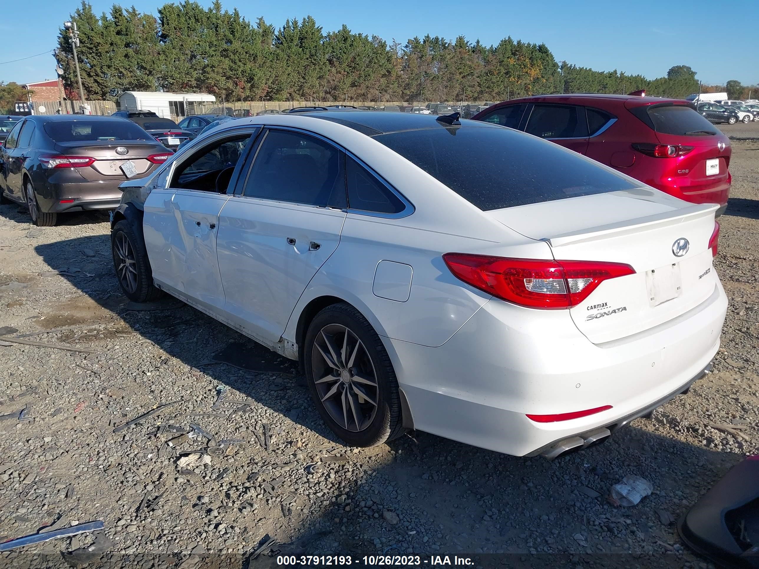 Photo 2 VIN: 5NPE34ABXFH033944 - HYUNDAI SONATA 