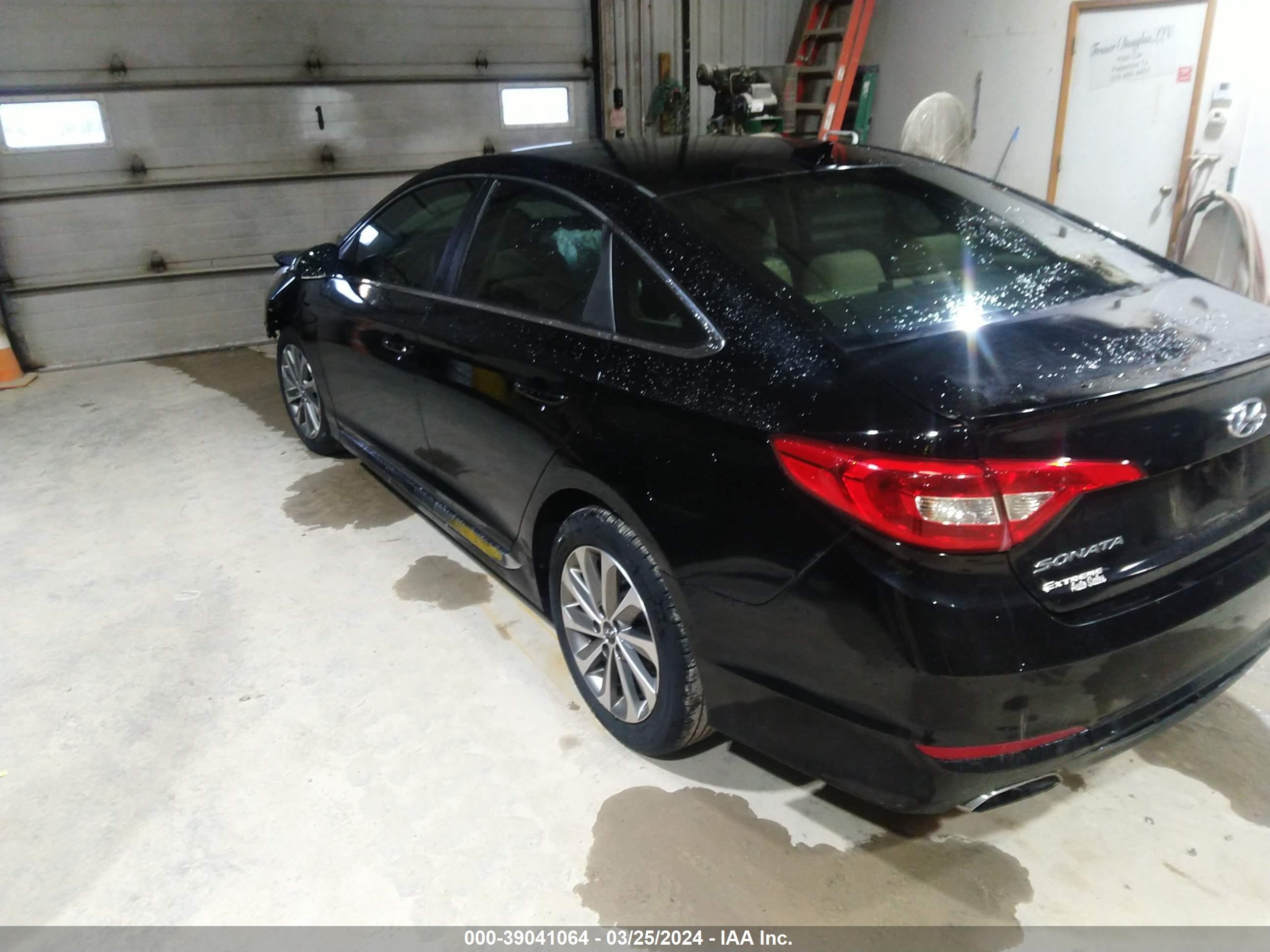 Photo 2 VIN: 5NPE34AF0FH097509 - HYUNDAI SONATA 