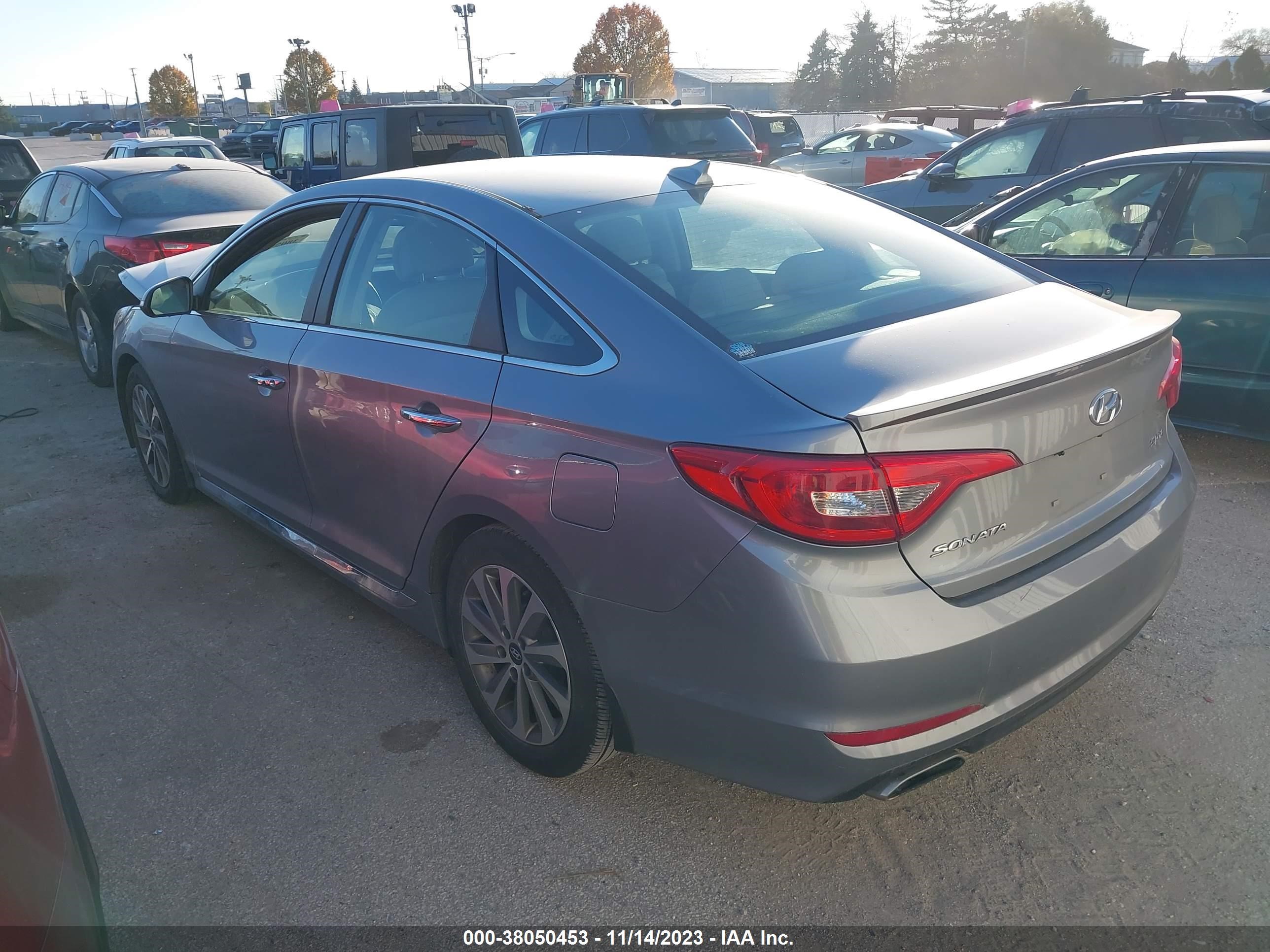 Photo 2 VIN: 5NPE34AF0FH114311 - HYUNDAI SONATA 