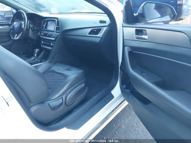 Photo 4 VIN: 5NPE34AF0JH679005 - HYUNDAI SONATA 