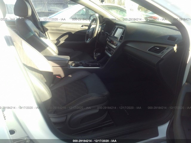 Photo 4 VIN: 5NPE34AF0JH703285 - HYUNDAI SONATA 