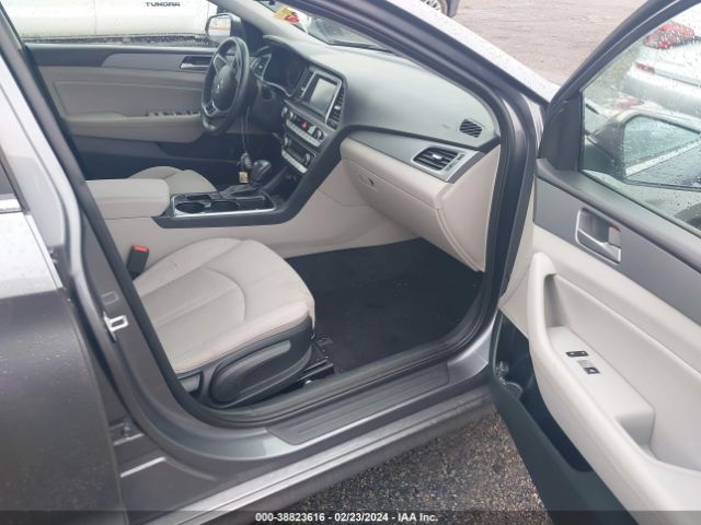 Photo 4 VIN: 5NPE34AF0KH759275 - HYUNDAI SONATA 