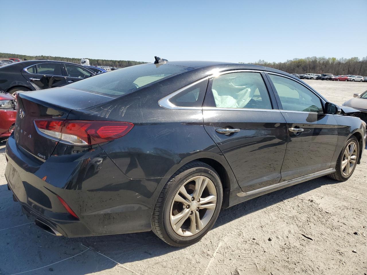 Photo 2 VIN: 5NPE34AF0KH761902 - HYUNDAI SONATA 