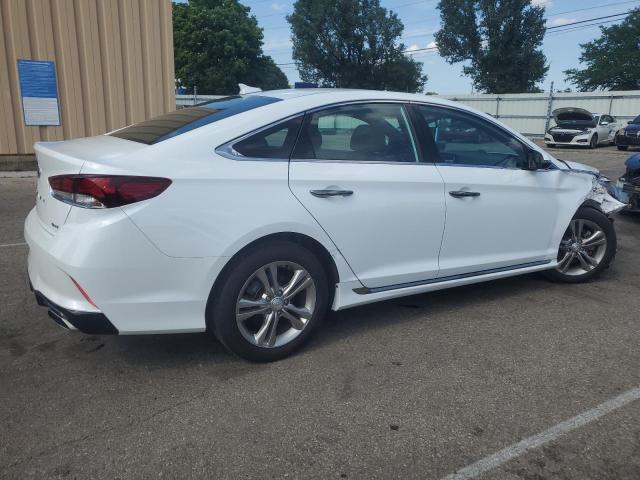 Photo 2 VIN: 5NPE34AF0KH797282 - HYUNDAI SONATA LIM 