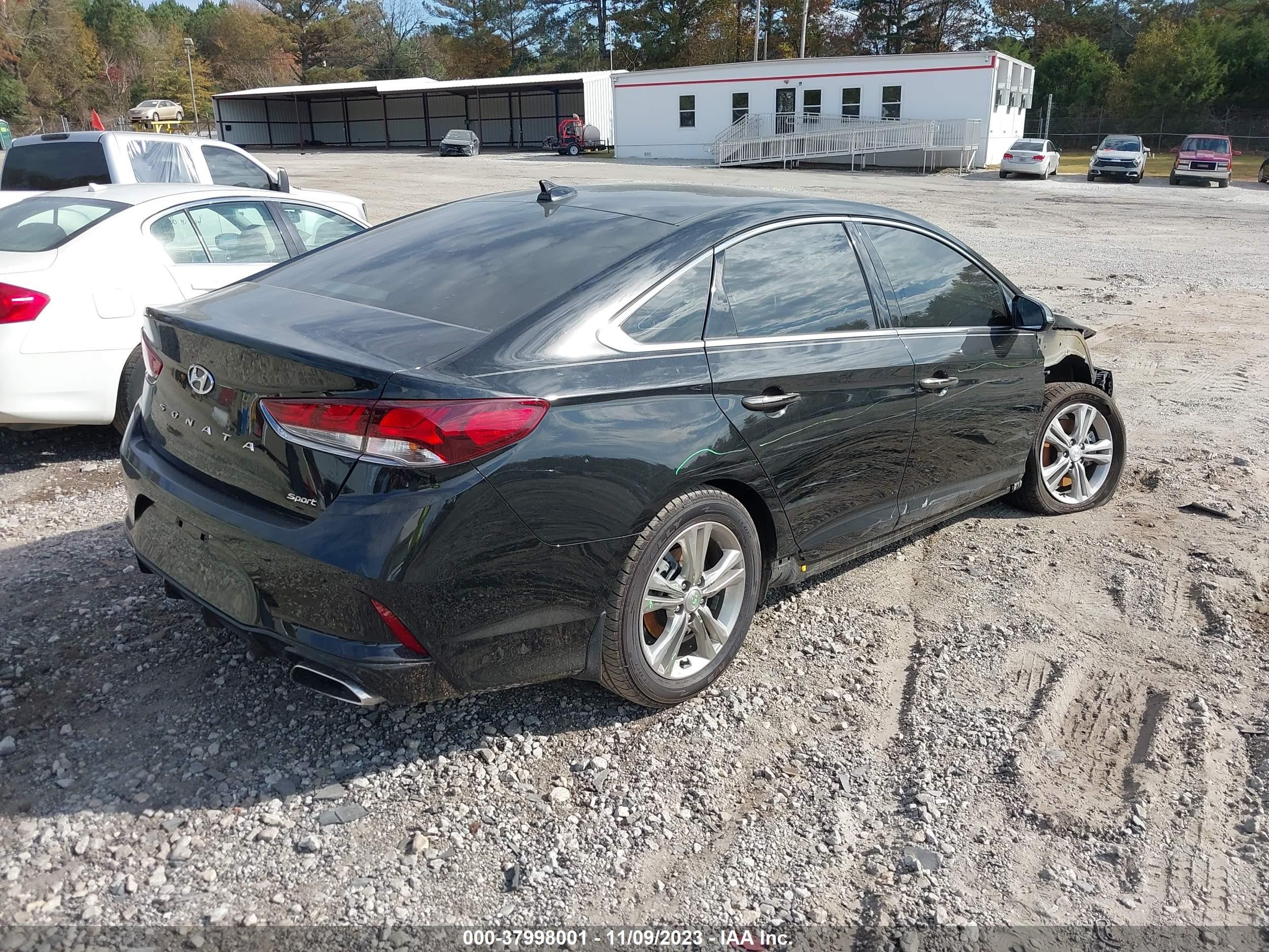 Photo 3 VIN: 5NPE34AF0KH821242 - HYUNDAI SONATA 