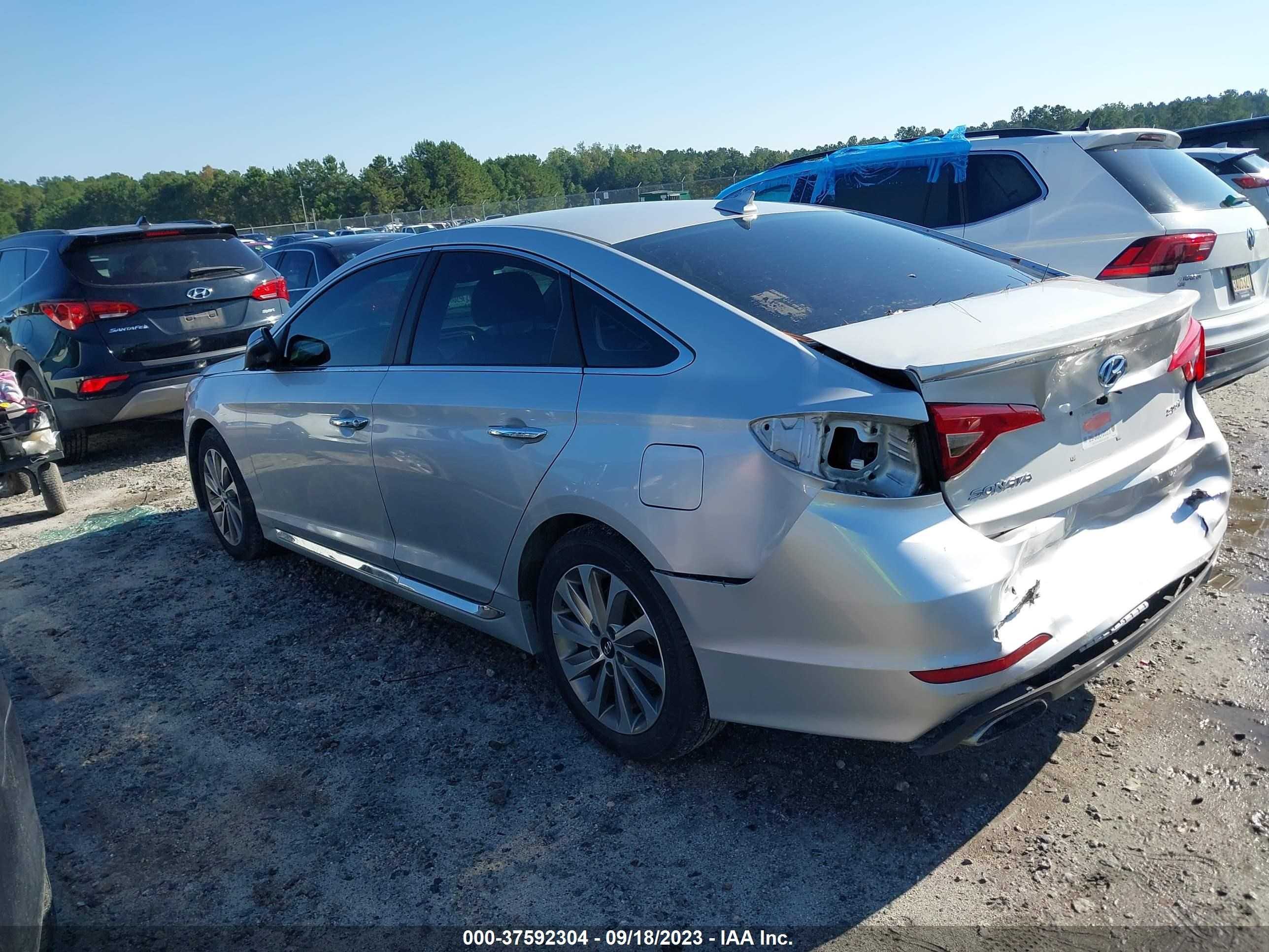 Photo 2 VIN: 5NPE34AF1FH092772 - HYUNDAI SONATA 