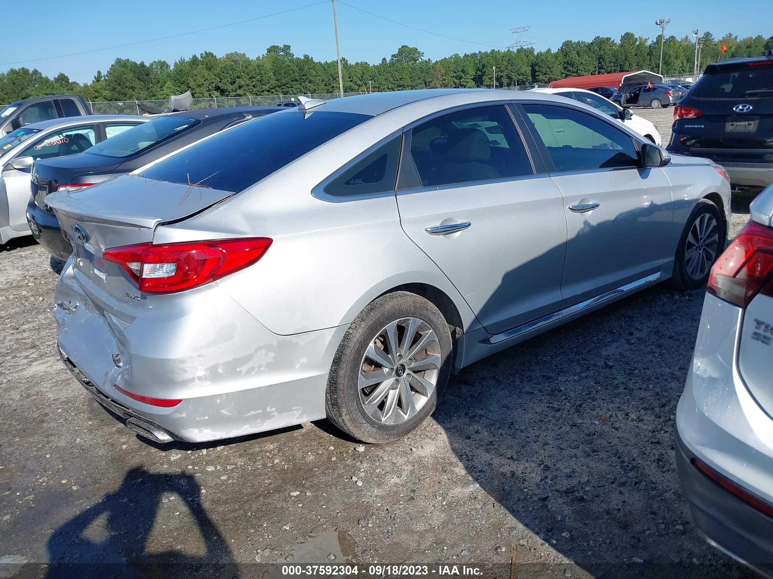 Photo 3 VIN: 5NPE34AF1FH092772 - HYUNDAI SONATA 