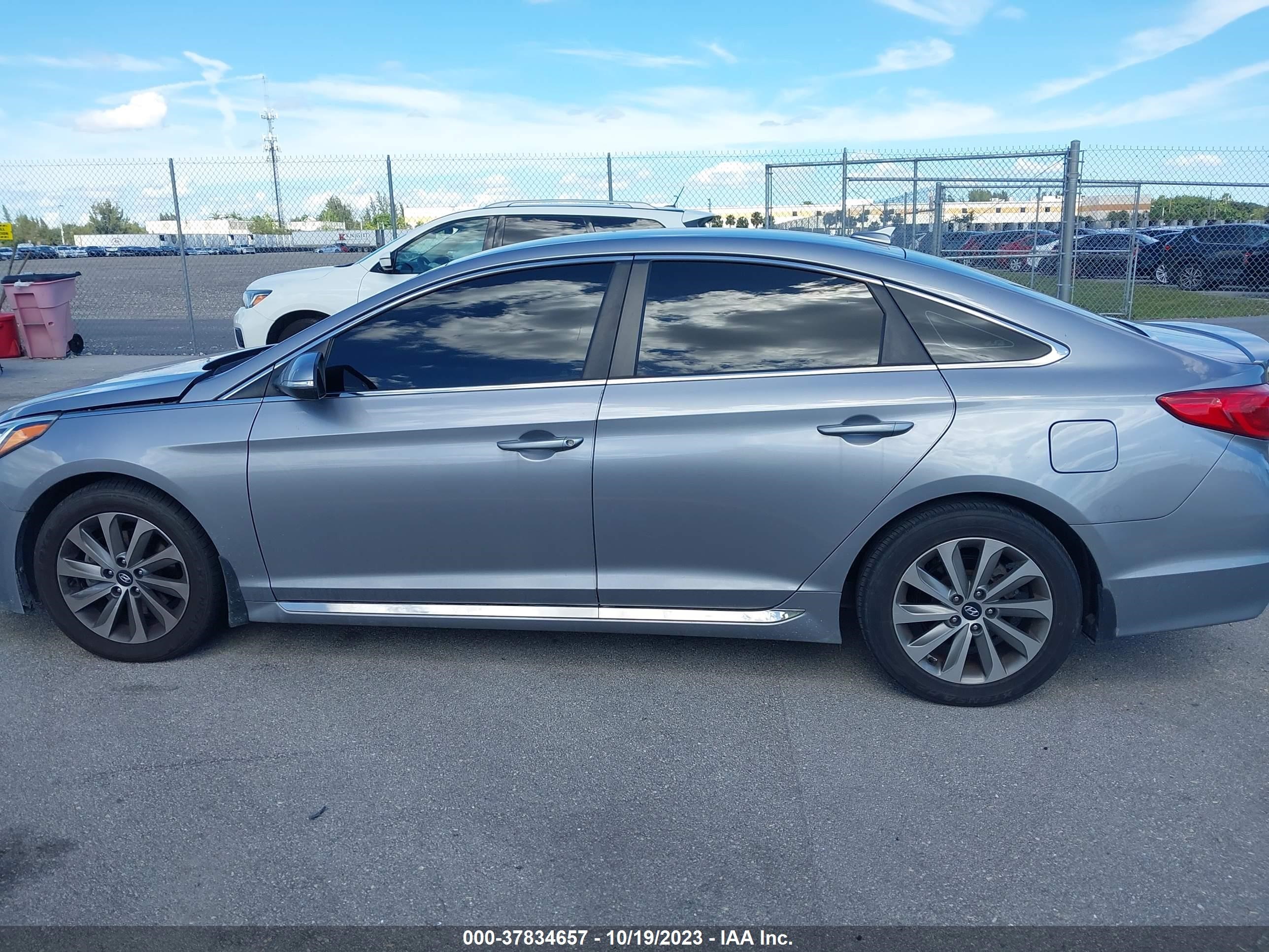 Photo 12 VIN: 5NPE34AF1GH381331 - HYUNDAI SONATA 