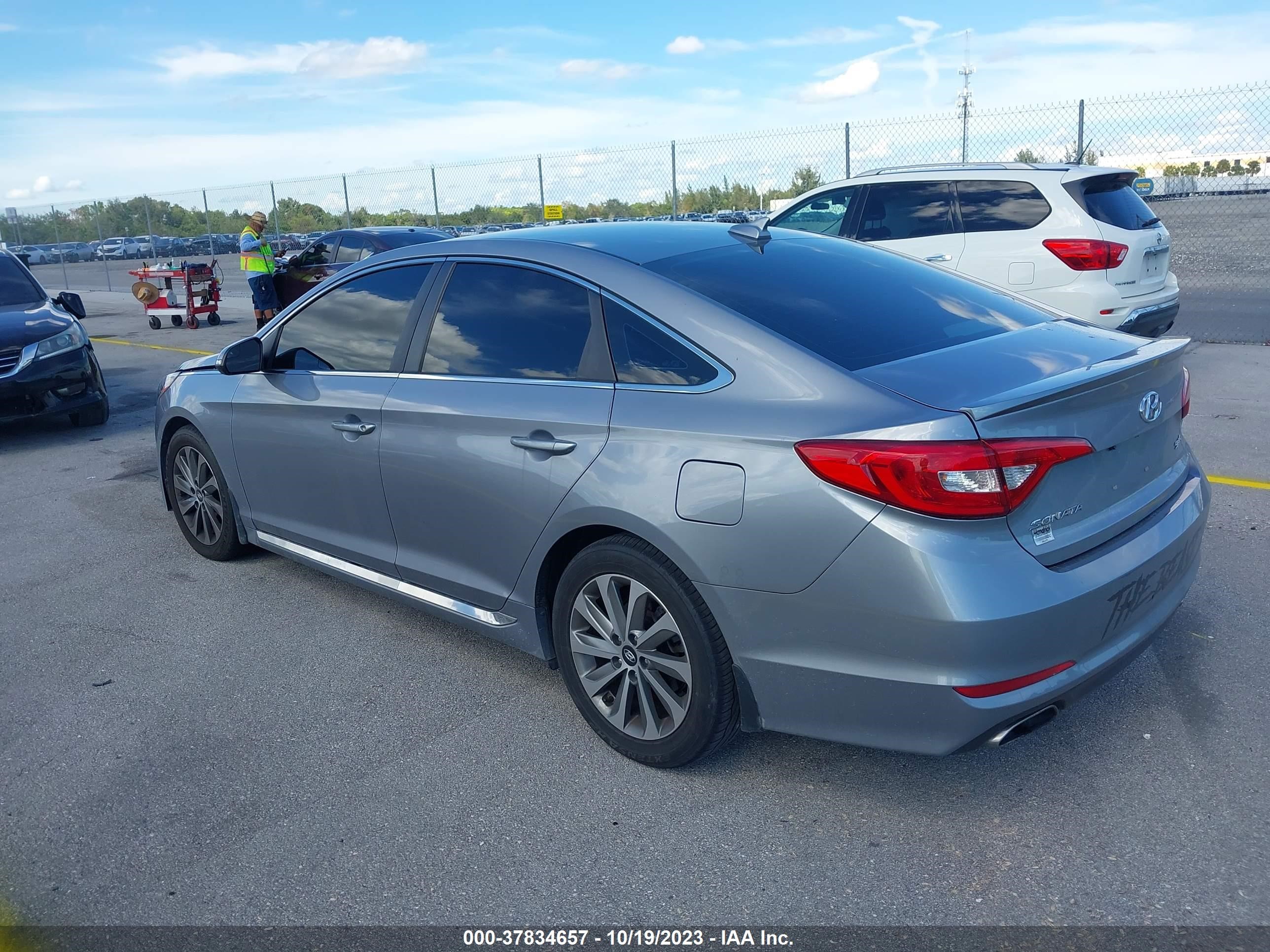 Photo 2 VIN: 5NPE34AF1GH381331 - HYUNDAI SONATA 