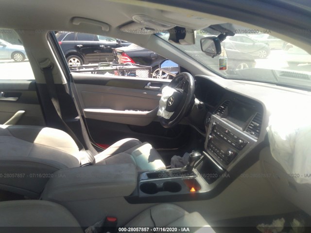 Photo 4 VIN: 5NPE34AF1GH417387 - HYUNDAI SONATA 