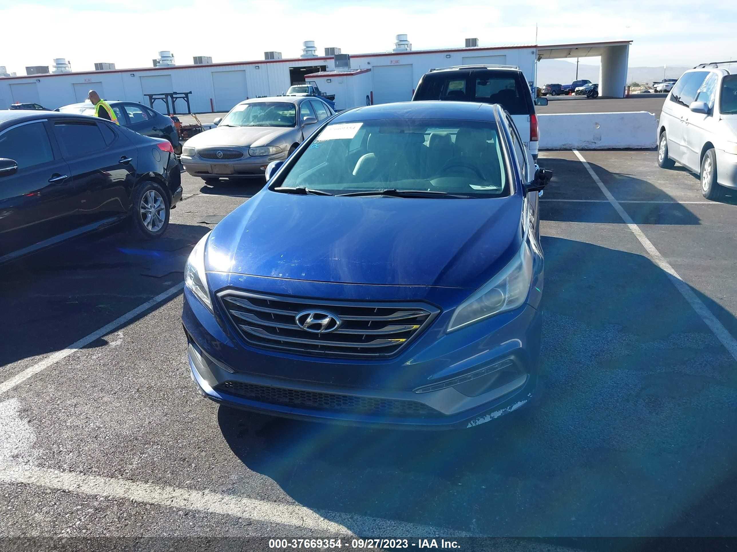 Photo 11 VIN: 5NPE34AF1GH433508 - HYUNDAI SONATA 