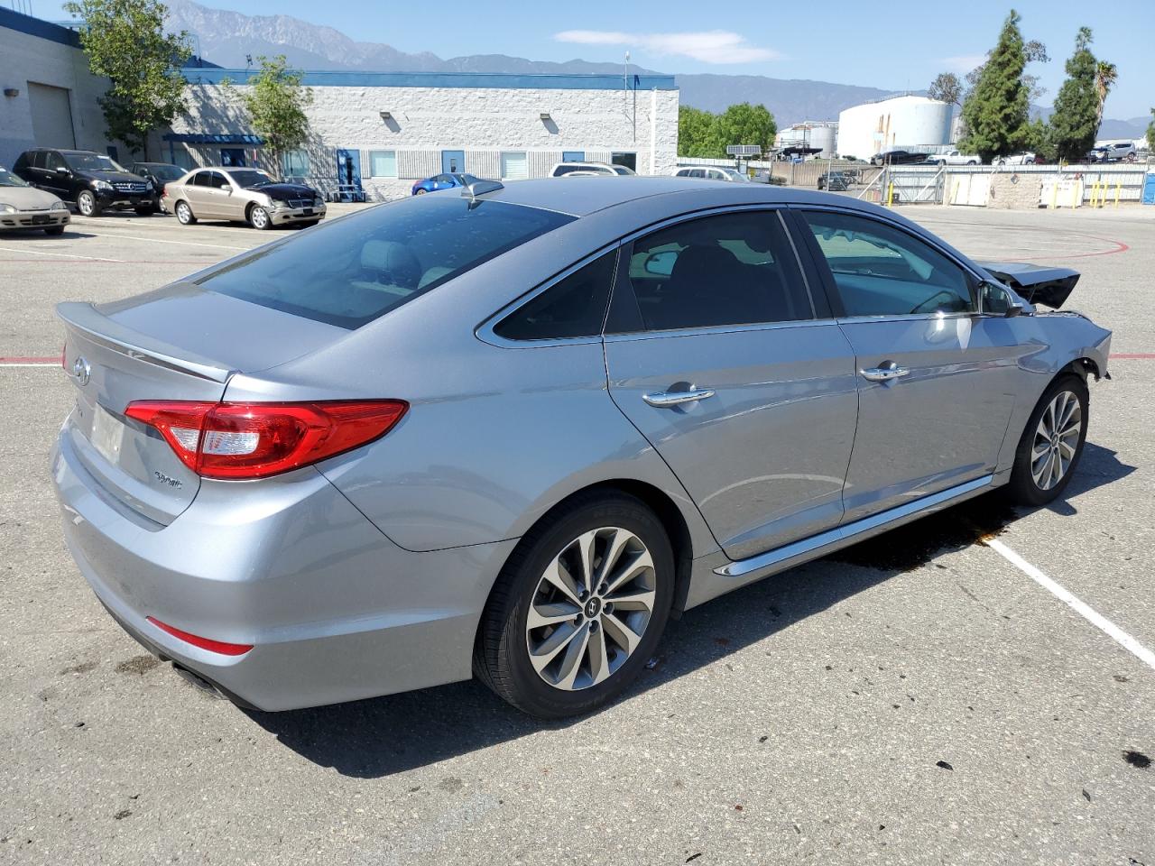 Photo 2 VIN: 5NPE34AF1HH438015 - HYUNDAI SONATA 