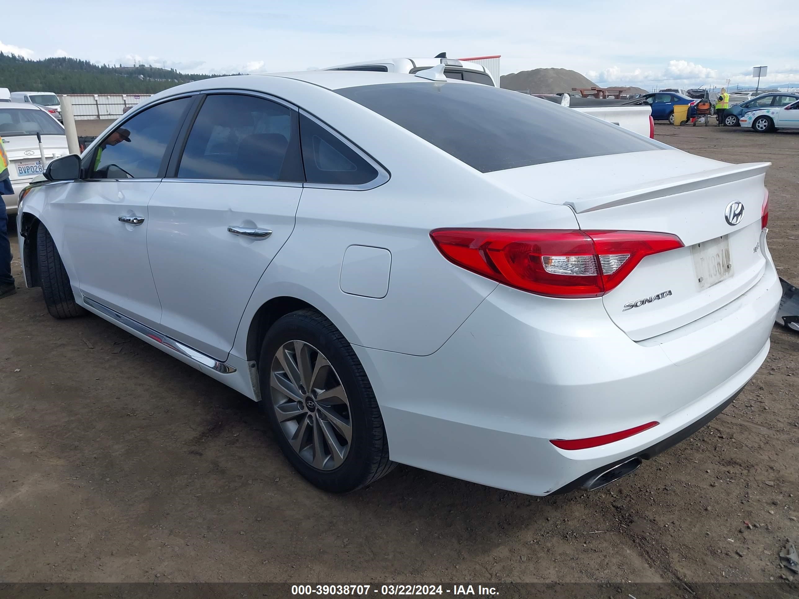 Photo 2 VIN: 5NPE34AF1HH560342 - HYUNDAI SONATA 