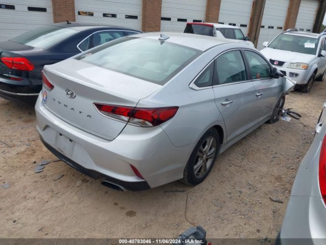 Photo 3 VIN: 5NPE34AF1JH635191 - HYUNDAI SONATA 