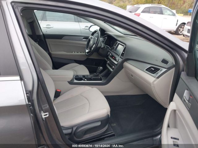 Photo 4 VIN: 5NPE34AF1JH663279 - HYUNDAI SONATA 