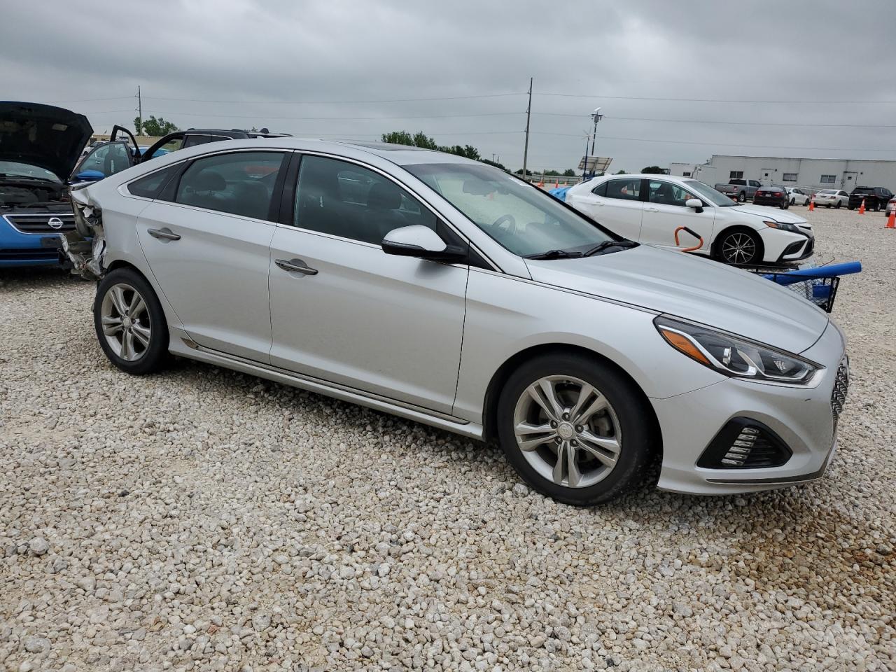 Photo 3 VIN: 5NPE34AF1JH695052 - HYUNDAI SONATA 