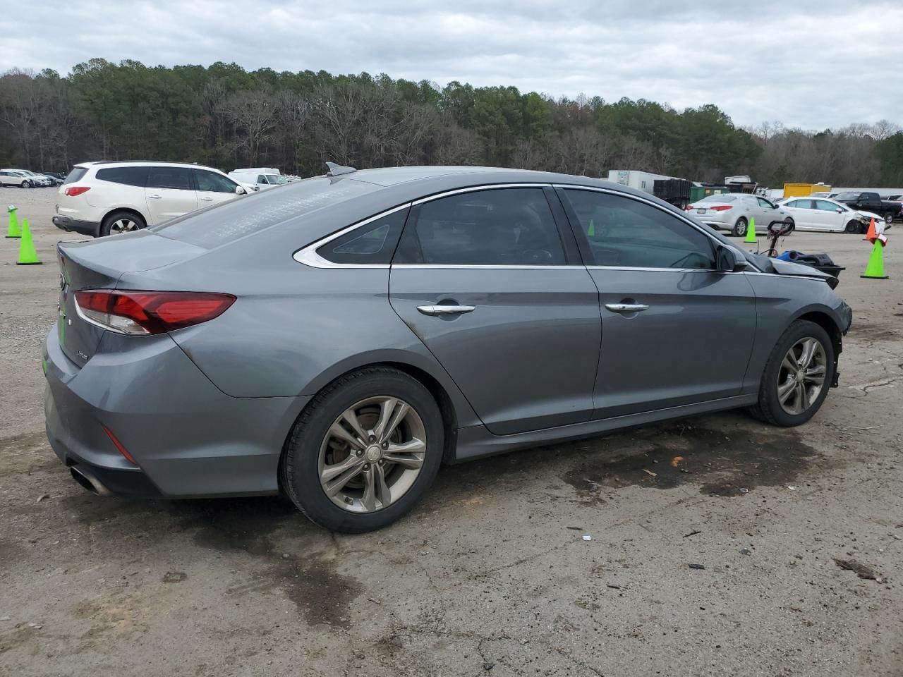 Photo 2 VIN: 5NPE34AF1JH720337 - HYUNDAI SONATA 