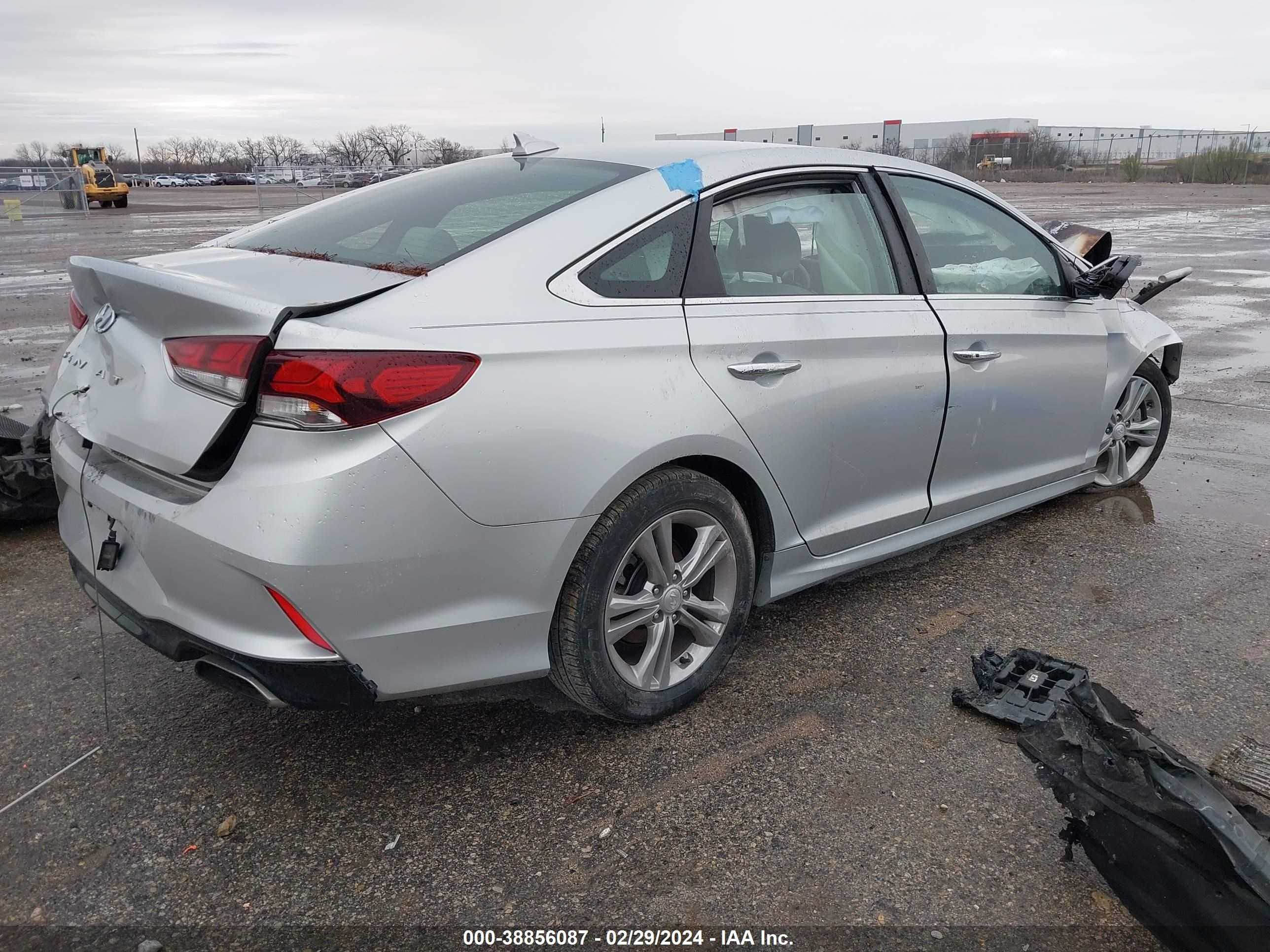 Photo 3 VIN: 5NPE34AF1KH729556 - HYUNDAI SONATA 