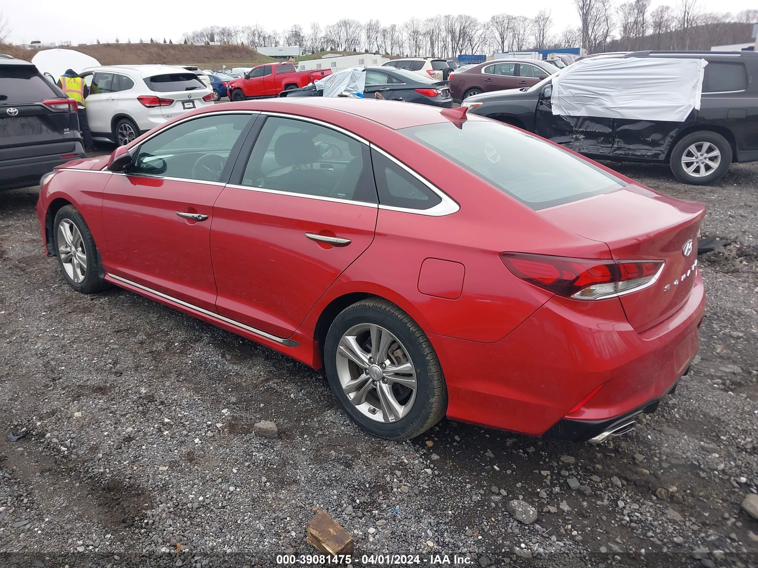 Photo 2 VIN: 5NPE34AF1KH748799 - HYUNDAI SONATA 