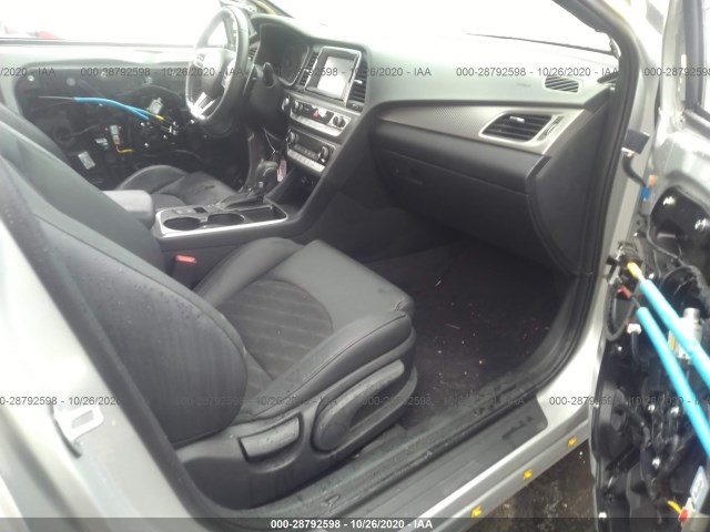 Photo 4 VIN: 5NPE34AF1KH764081 - HYUNDAI SONATA 