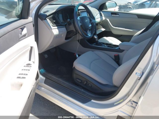 Photo 4 VIN: 5NPE34AF1KH767773 - HYUNDAI SONATA 