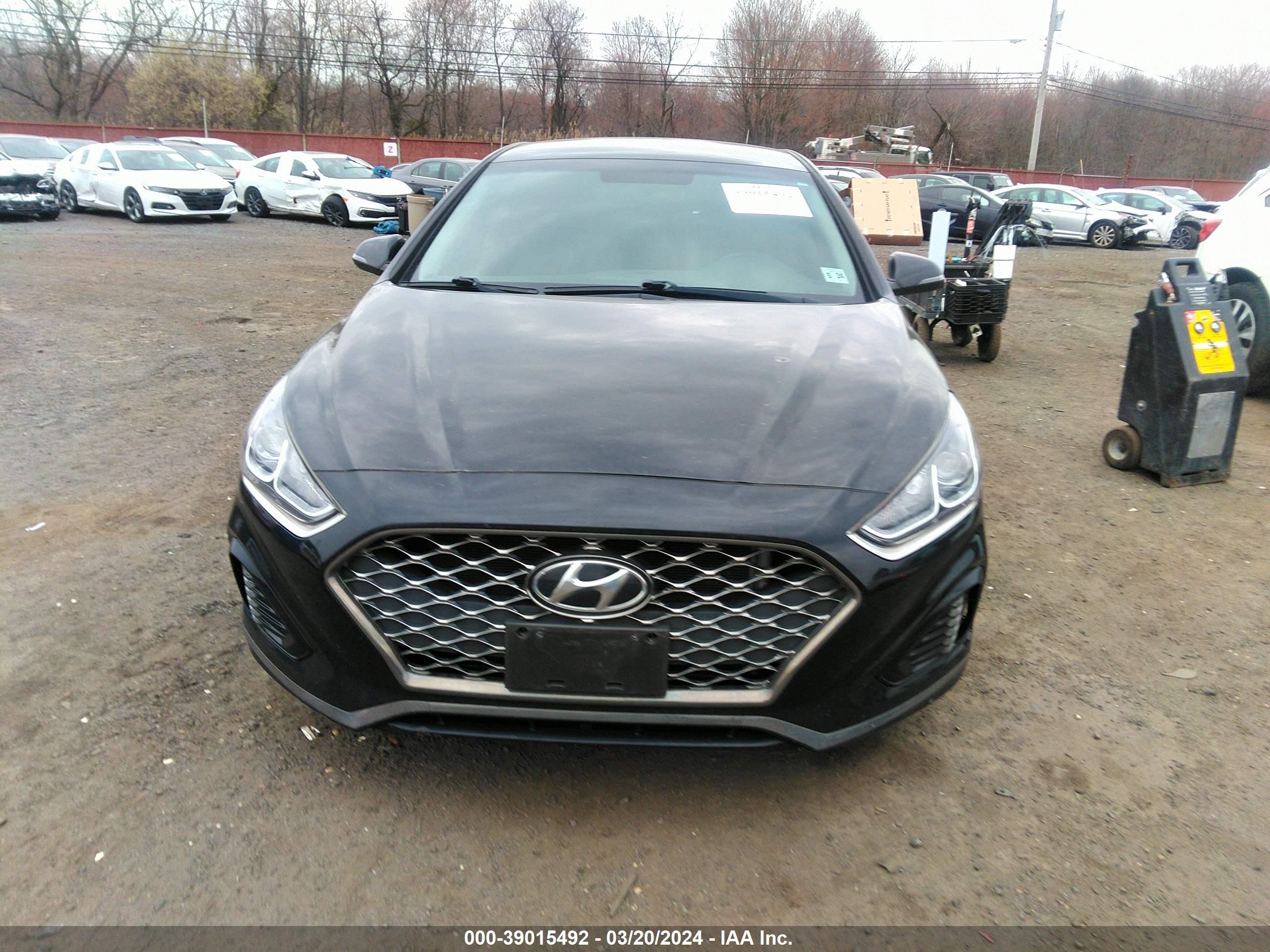 Photo 11 VIN: 5NPE34AF1KH783973 - HYUNDAI SONATA 