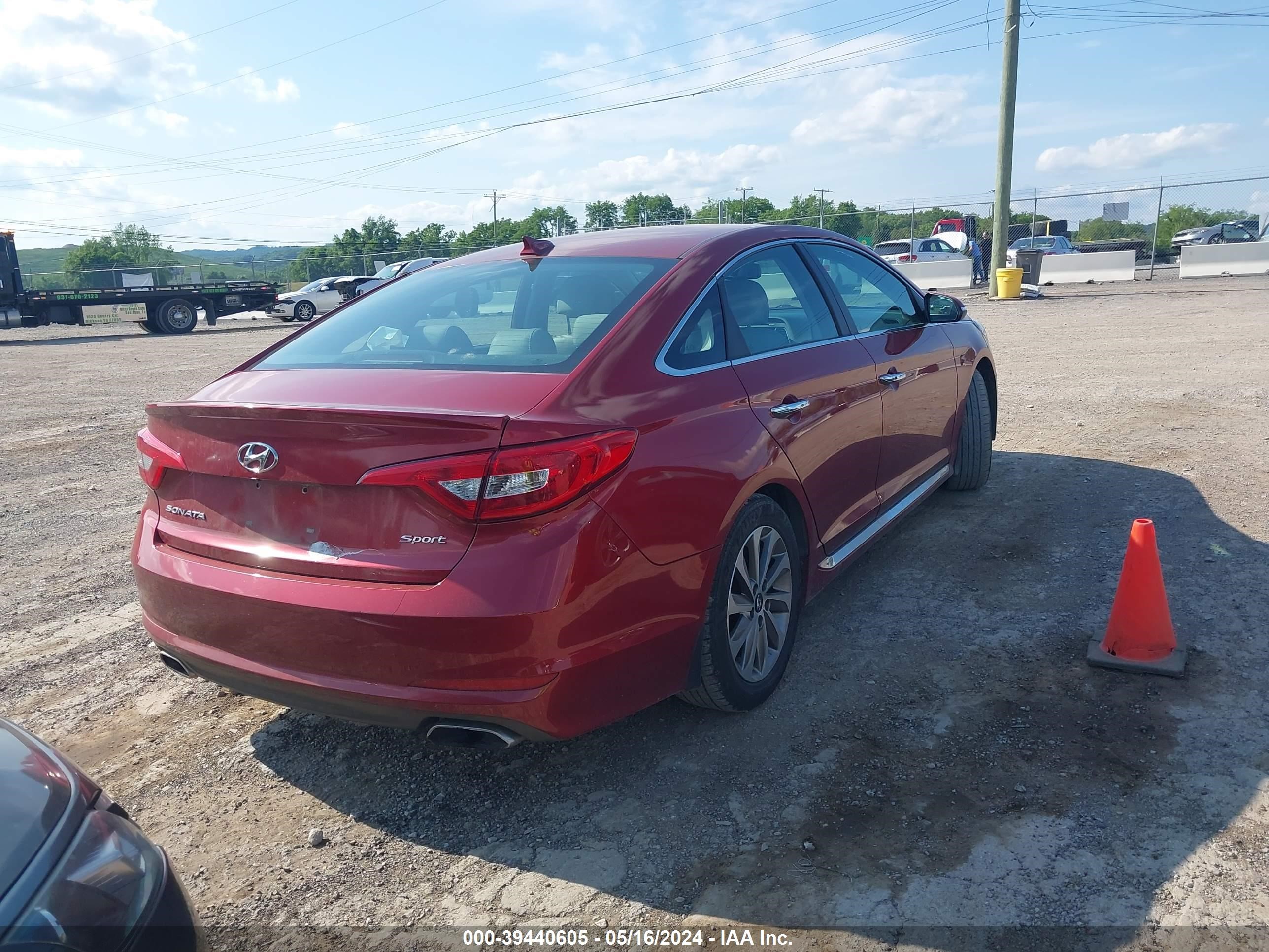 Photo 3 VIN: 5NPE34AF2FH224339 - HYUNDAI SONATA 