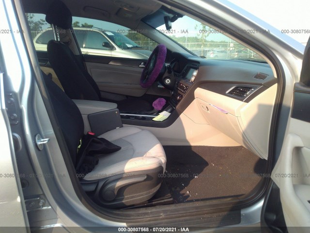 Photo 4 VIN: 5NPE34AF2GH274210 - HYUNDAI SONATA 