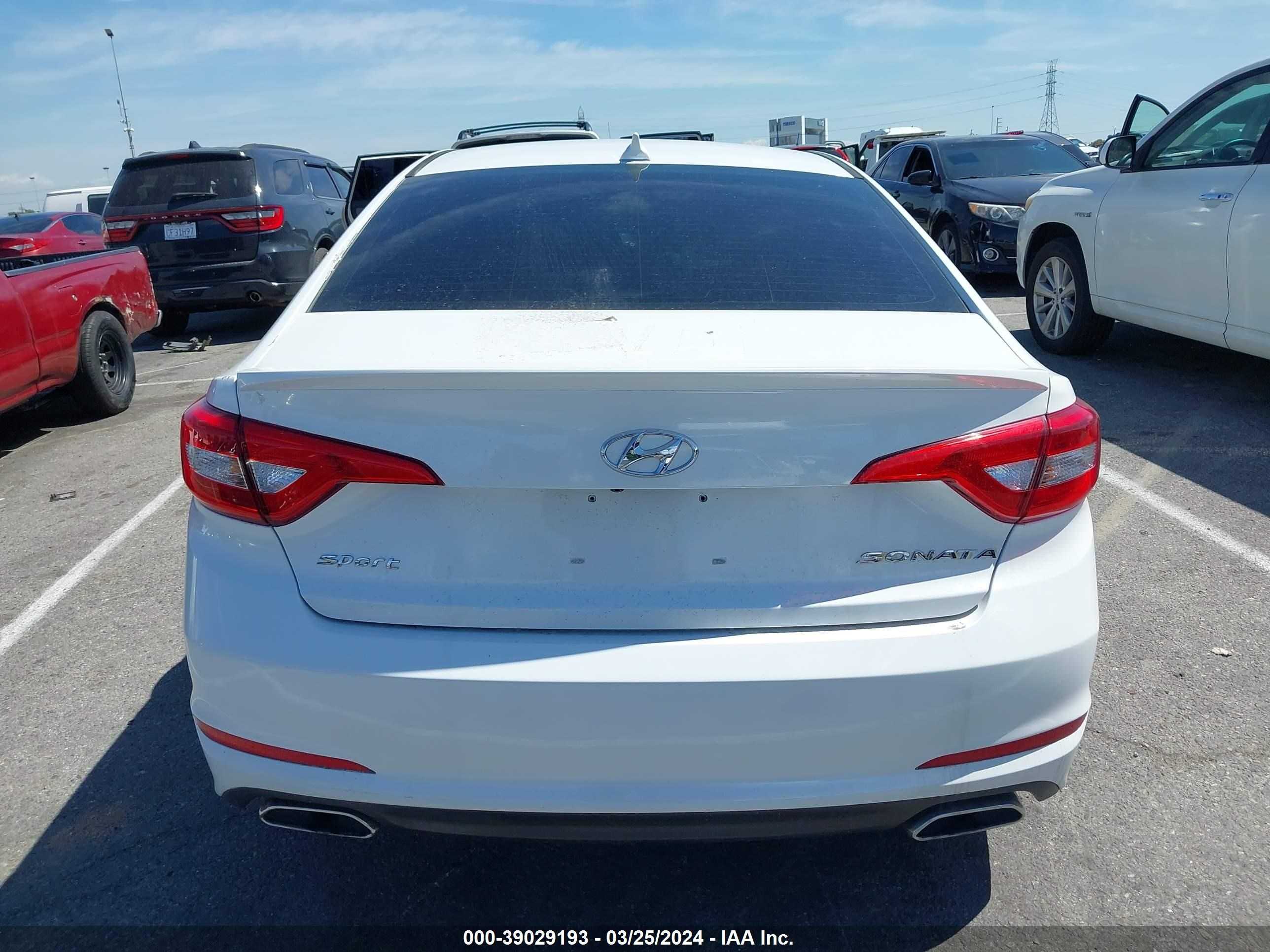 Photo 12 VIN: 5NPE34AF2GH398445 - HYUNDAI SONATA 