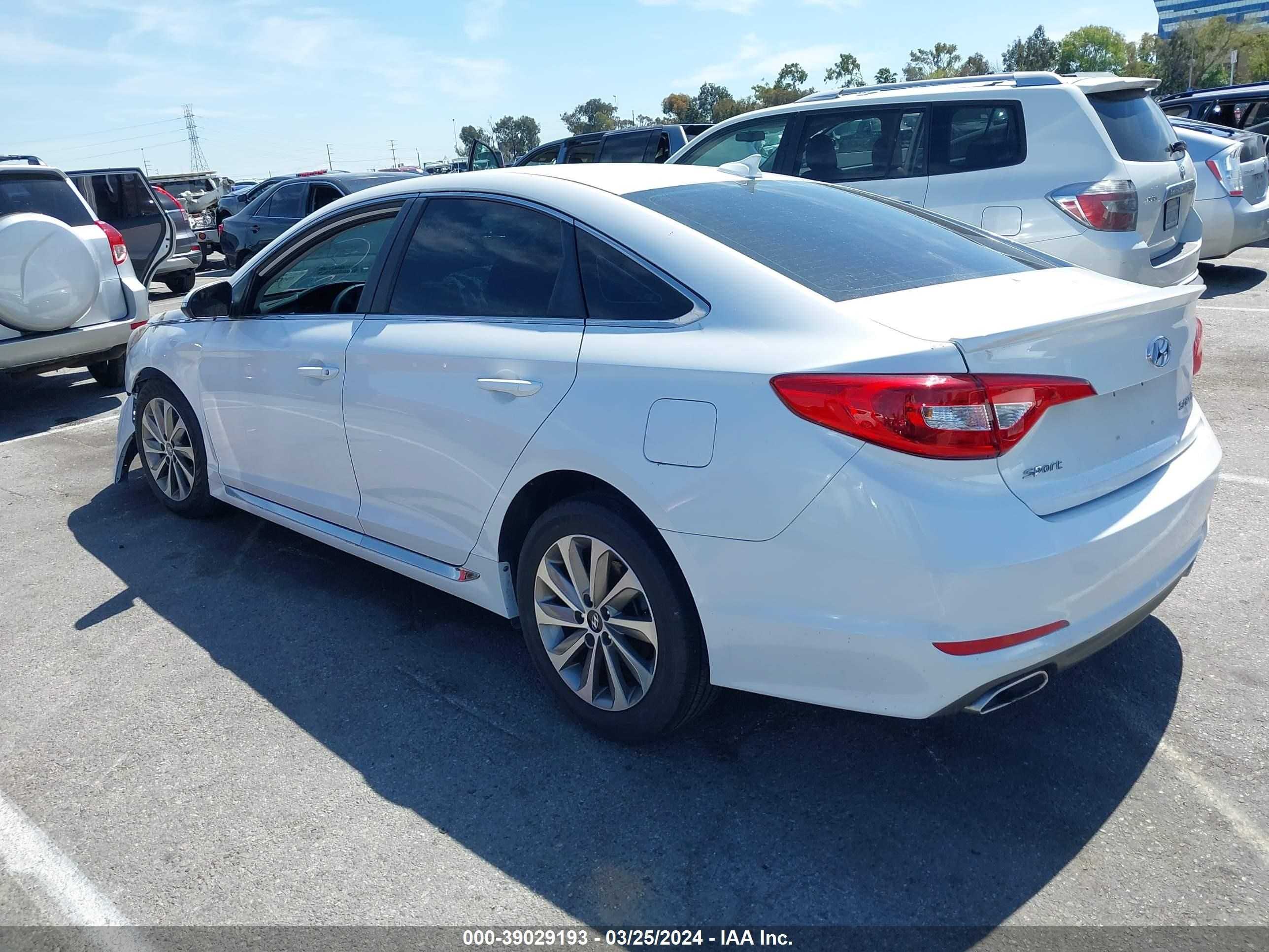 Photo 2 VIN: 5NPE34AF2GH398445 - HYUNDAI SONATA 