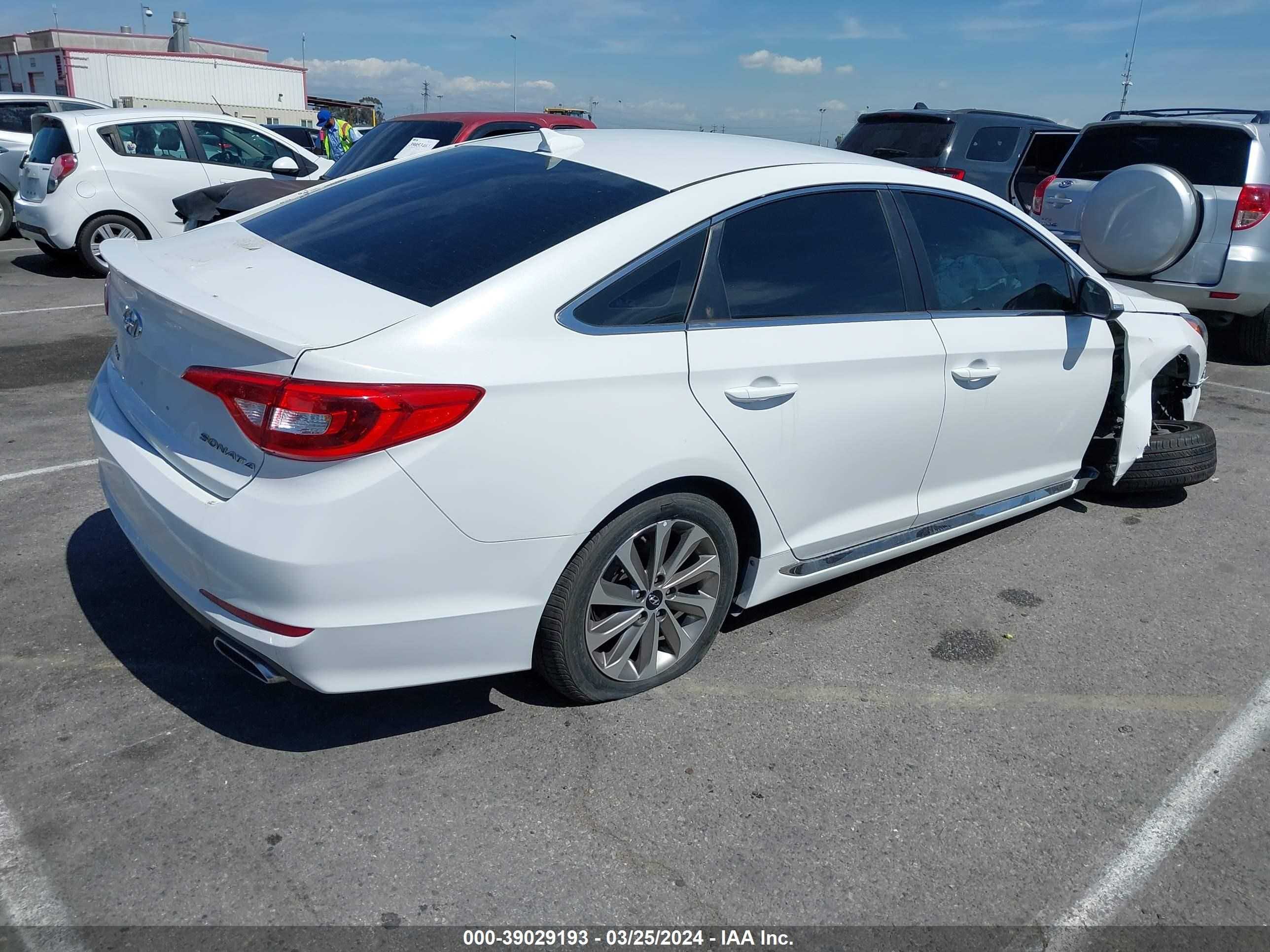 Photo 3 VIN: 5NPE34AF2GH398445 - HYUNDAI SONATA 