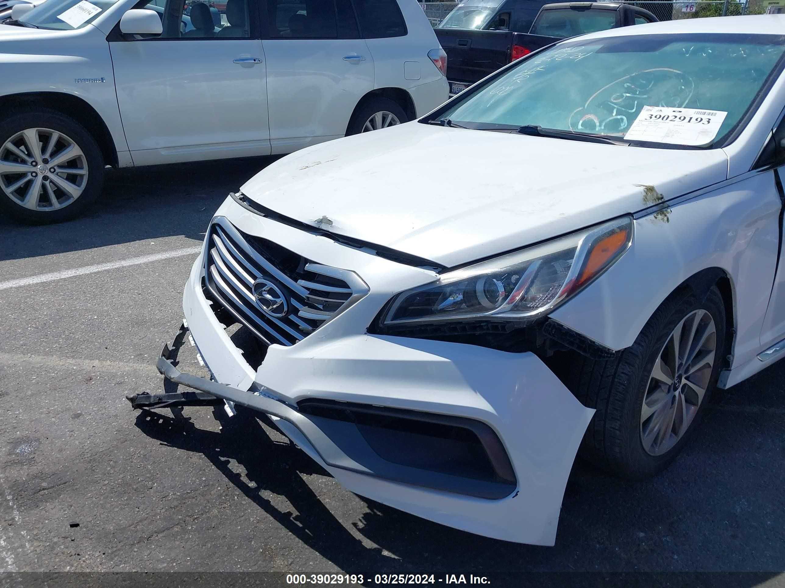 Photo 4 VIN: 5NPE34AF2GH398445 - HYUNDAI SONATA 