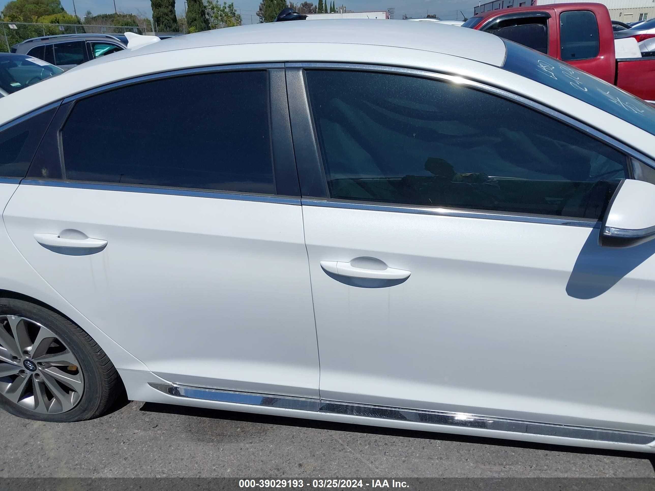 Photo 9 VIN: 5NPE34AF2GH398445 - HYUNDAI SONATA 