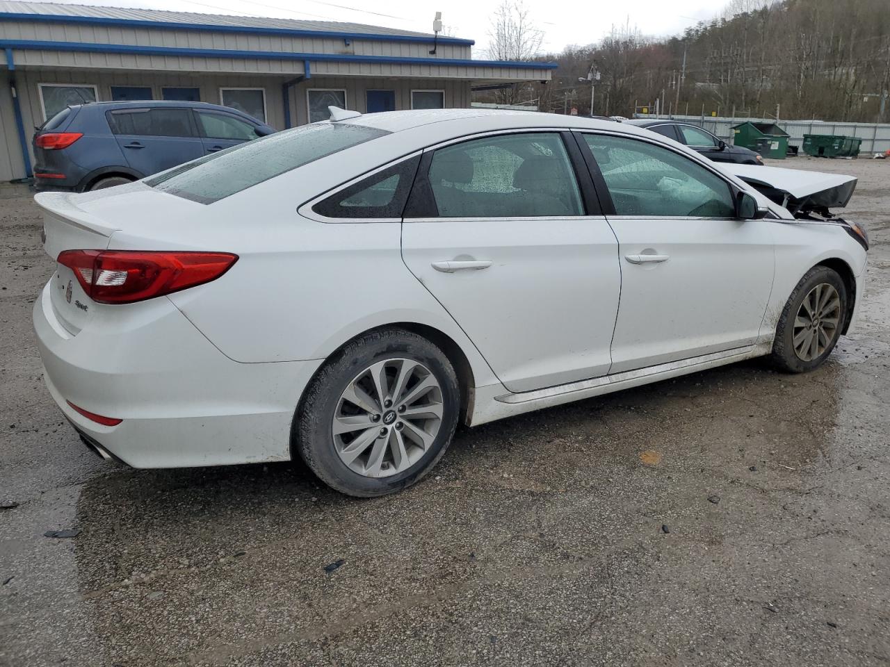 Photo 2 VIN: 5NPE34AF2HH507696 - HYUNDAI SONATA 