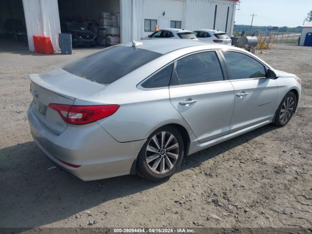 Photo 3 VIN: 5NPE34AF2HH569101 - HYUNDAI SONATA 