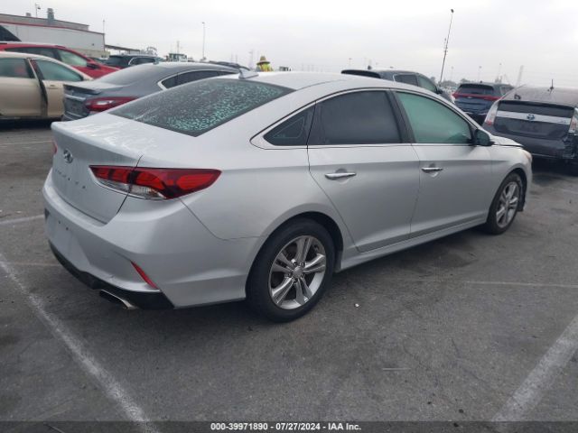 Photo 3 VIN: 5NPE34AF2JH601812 - HYUNDAI SONATA 