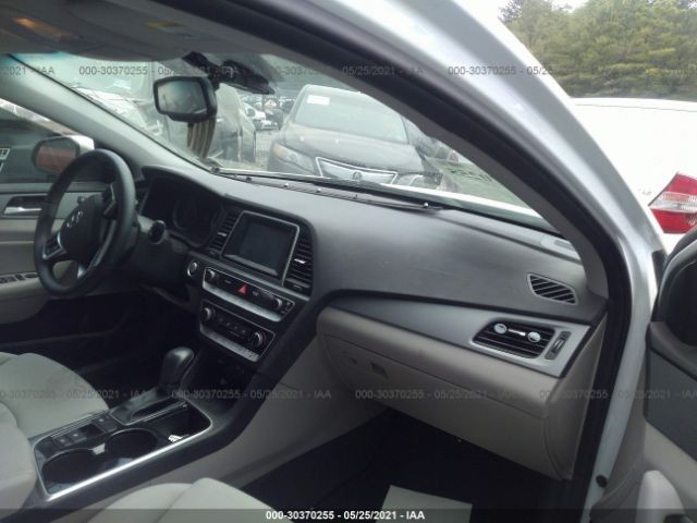 Photo 4 VIN: 5NPE34AF2JH603575 - HYUNDAI SONATA 