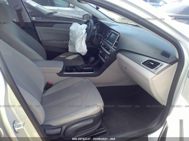 Photo 4 VIN: 5NPE34AF2JH613250 - HYUNDAI SONATA 