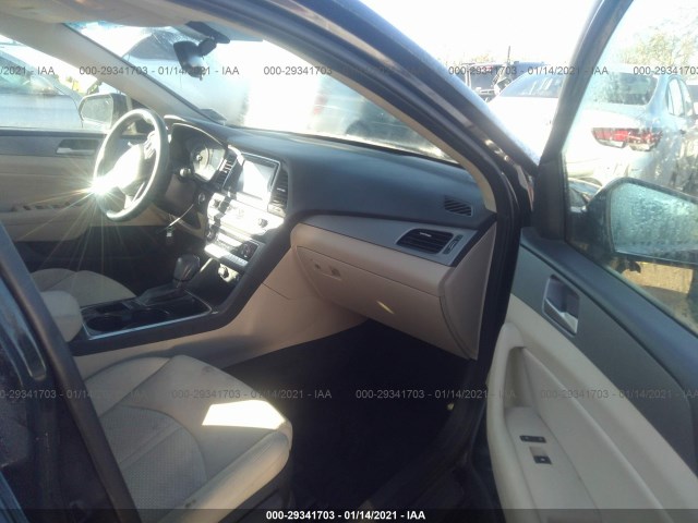 Photo 4 VIN: 5NPE34AF2JH677868 - HYUNDAI SONATA 