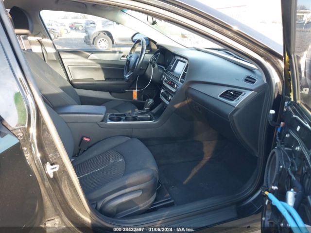 Photo 4 VIN: 5NPE34AF2JH679068 - HYUNDAI SONATA 