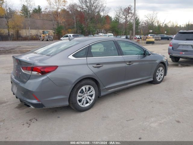 Photo 3 VIN: 5NPE34AF2JH698588 - HYUNDAI SONATA 