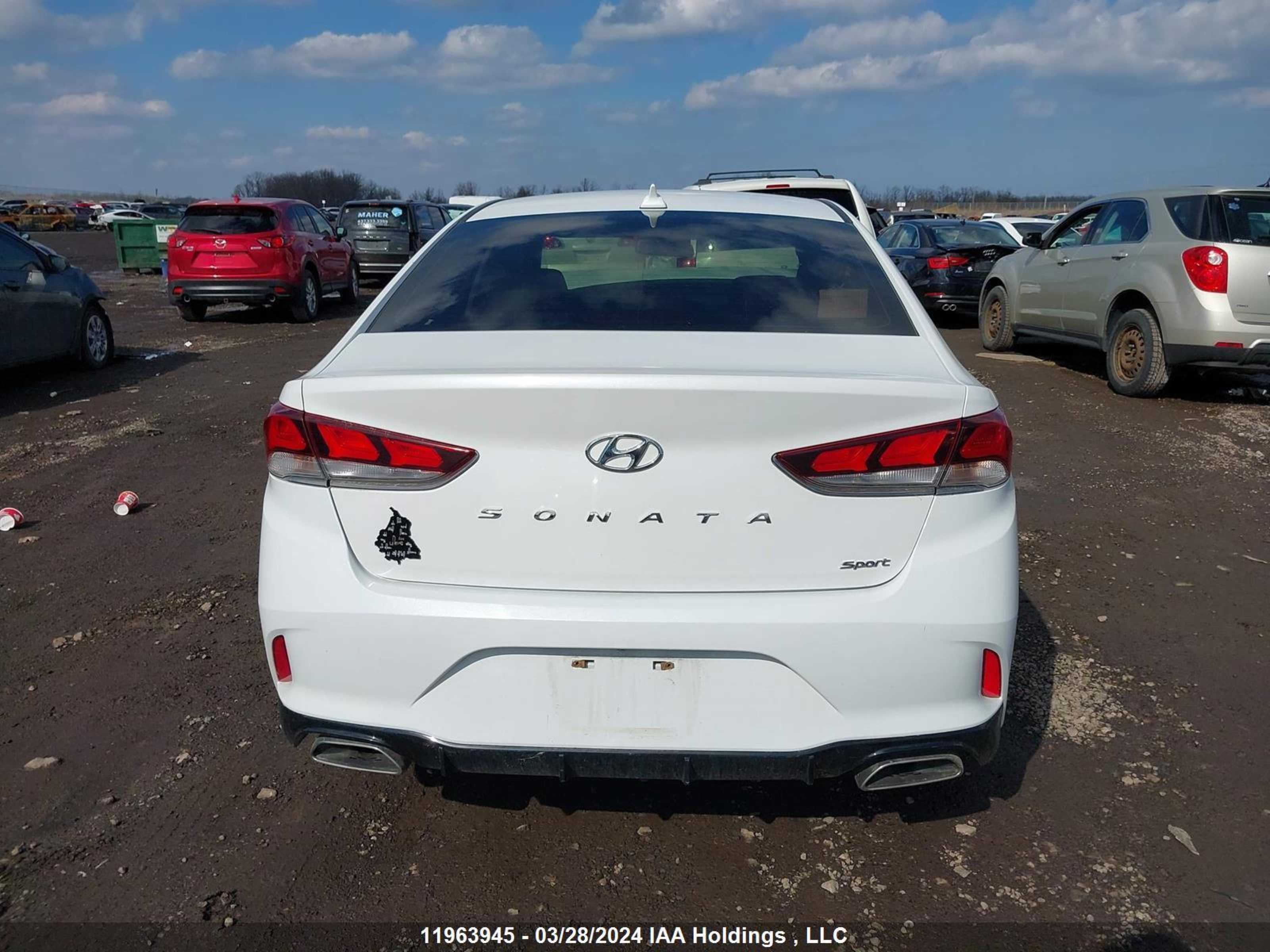 Photo 15 VIN: 5NPE34AF2JH698798 - HYUNDAI SONATA 