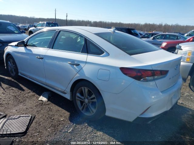 Photo 2 VIN: 5NPE34AF2JH701621 - HYUNDAI SONATA 