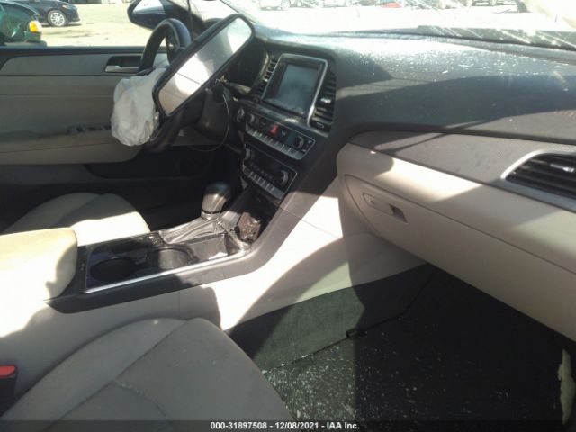 Photo 4 VIN: 5NPE34AF2JH710965 - HYUNDAI SONATA 