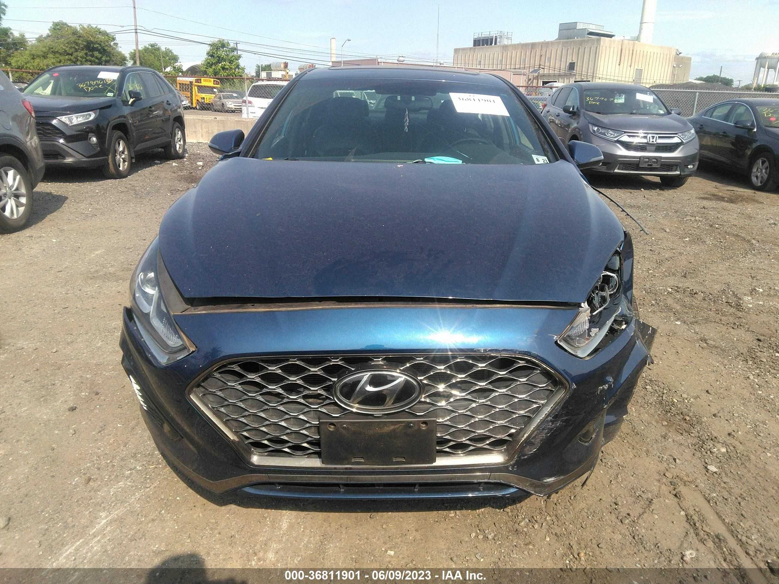 Photo 11 VIN: 5NPE34AF2JH722288 - HYUNDAI SONATA 