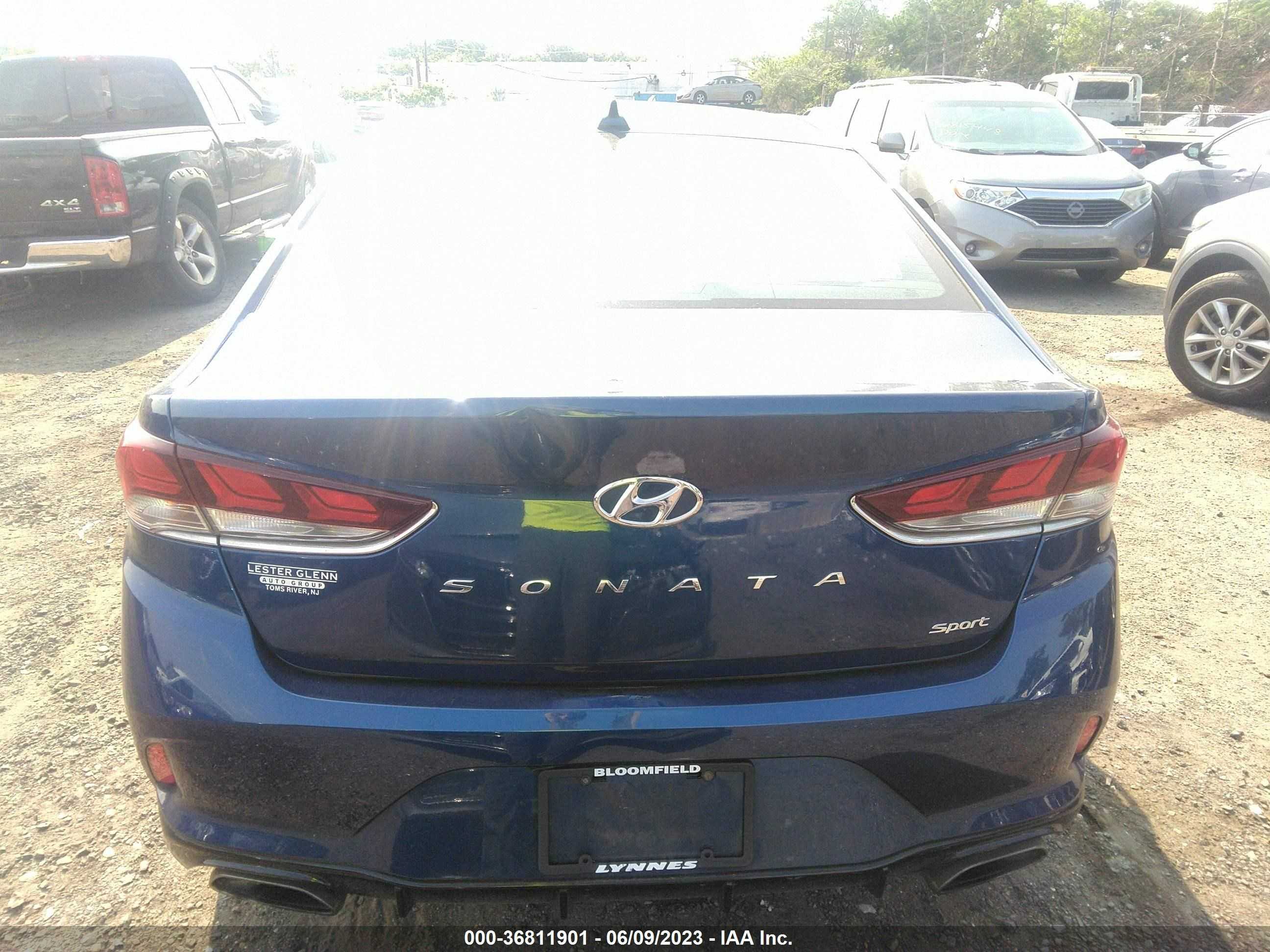 Photo 15 VIN: 5NPE34AF2JH722288 - HYUNDAI SONATA 